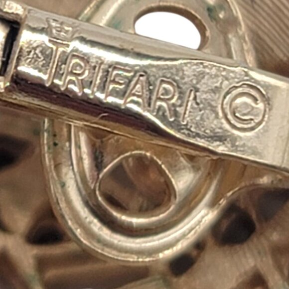 Vintage Crown Trifari Brushed Gold Bracelet Earrings Brooch Set Parure - Picture 11 of 11